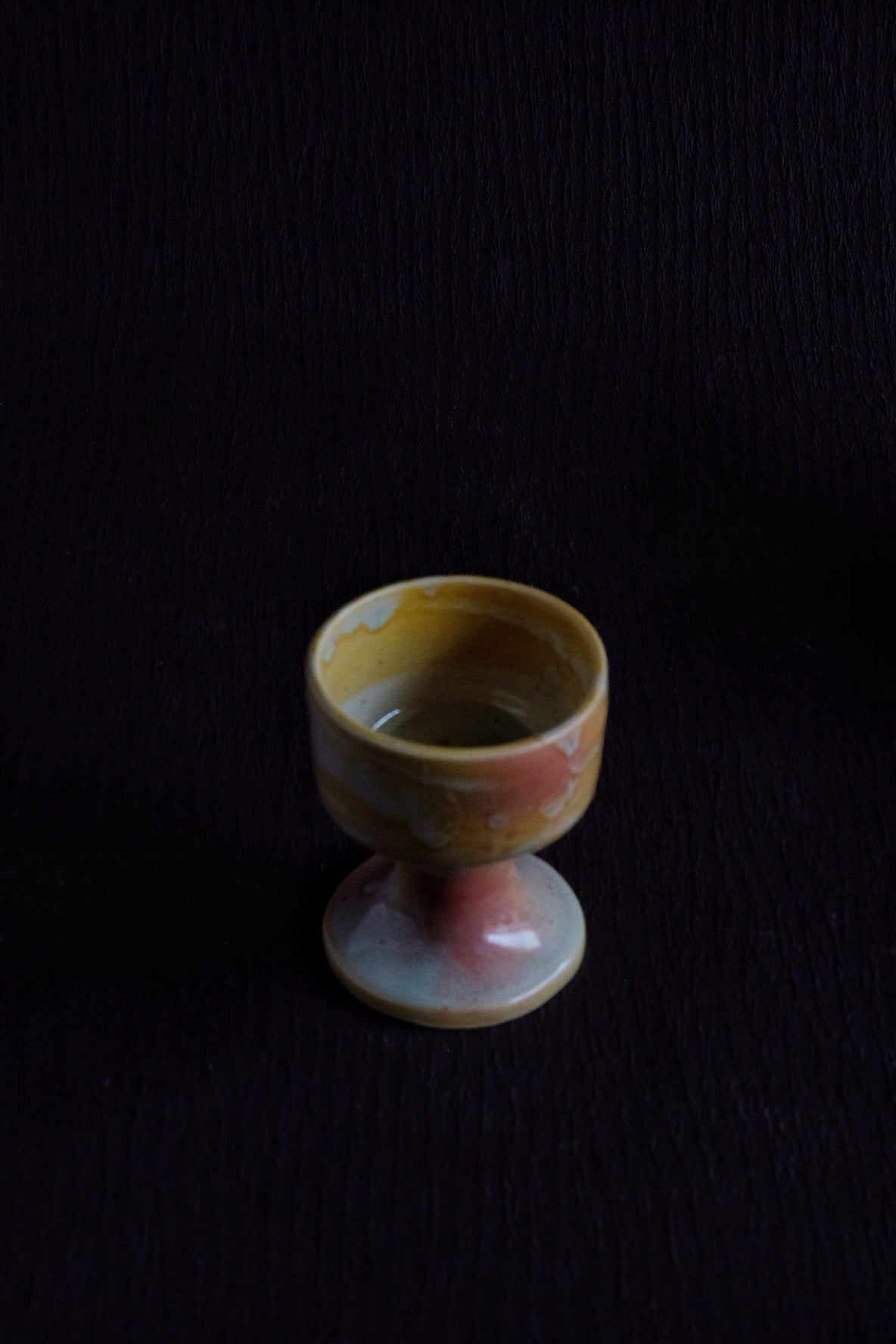 ± 90ml
𝘮𝘦𝘢𝘴𝘶𝘳𝘦𝘮𝘦𝘯𝘵 ⌀: 7.0 cm &nbsp;H: ±8.5 cm

*𝘱𝘭𝘦𝘢𝘴𝘦 𝘯𝘰𝘵𝘦 𝘵𝘩𝘢𝘵 𝘢𝘭𝘭 𝘤𝘦𝘳𝘢𝘮𝘪𝘤𝘴 𝘢𝘳𝘦 𝘩𝘢𝘯𝘥 𝘣𝘶𝘪𝘭𝘵 / 𝘸𝘩𝘦𝘦𝘭 𝘵𝘩𝘳𝘰𝘸𝘯 𝘪𝘯𝘥𝘪𝘷𝘪𝘥𝘶𝘢𝘭𝘭𝘺, 𝘵𝘩𝘦𝘺 𝘢𝘳𝘦 𝘢𝘭𝘭 𝘶𝘯𝘪𝘲𝘶𝘦 𝘱𝘪𝘦𝘤𝘦𝘴 𝘸𝘪𝘵𝘩 𝘭𝘶𝘤𝘬𝘺 𝘮𝘪𝘴𝘵𝘢𝘬𝘦𝘴. 𝘴𝘩𝘢𝘱𝘦𝘴, 𝘴𝘪𝘻𝘦𝘴 𝘢𝘯𝘥 𝘤𝘰𝘭𝘰𝘳 𝘮𝘢𝘺 𝘷𝘢𝘳𝘺 𝘴𝘭𝘪𝘨𝘩𝘵𝘭𝘺 𝘧𝘳𝘰𝘮 𝘵𝘩𝘦 𝘱𝘩𝘰𝘵𝘰.



